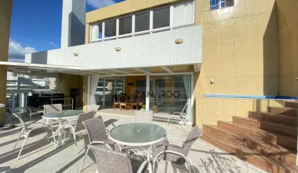 Cobertura à 20m da praia em Riviera de São Lourenço A venda