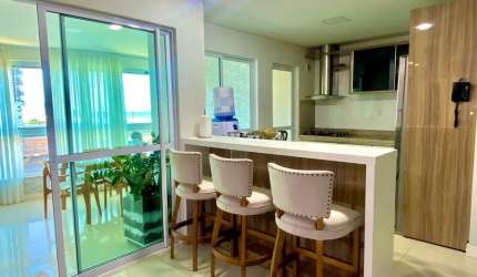APARTAMENTO EM PREDIO FRENTE MAR, NO CENTRO DE NAVEGANTES