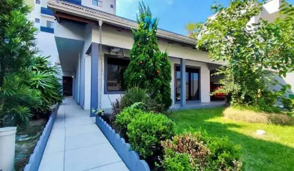 Sobrado com 4 Quartos, Totalmente Mobiliado - 100% AVERBADO, a 150 metros da PRAIA!!