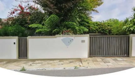 Casa triplex de alto padrão, 450 m² de área construída com 4 suítes para venda residencial ou comercial, próxima à Vila Olímpica Parahyba.