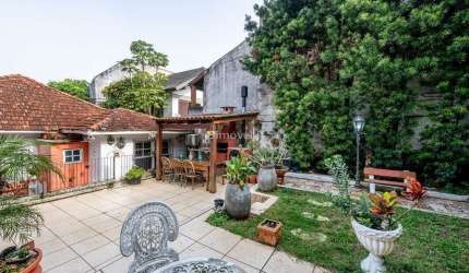 Casa com 3 quartos à venda na Avenida Guaíba, 4572, Vila Assunção, Porto Alegre por R$ 1.800.000