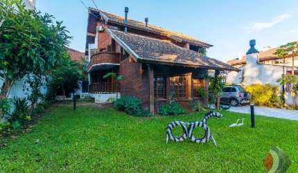 Casa com 6 quartos à venda na Rua Sargento Nicolau Dias de Farias, 38, Vila Assunção, Porto Alegre por R$ 1.200.000