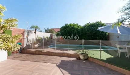 Casa com 4 quartos à venda na Rua Ancara, 381, Guarujá, Porto Alegre por R$ 900.000