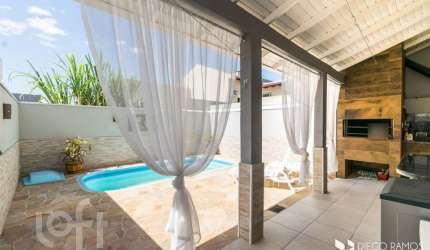 Casa em Condomínio à venda com 3 quartos 125 m²