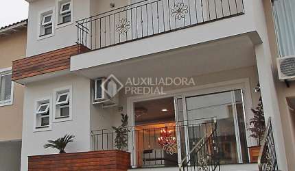 Casa em Condomínio à venda com 4 quartos 225 m²