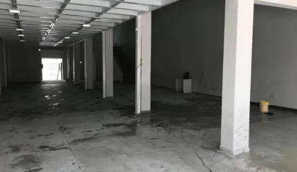 LOJA COM PÉ DIREITO DUPLO MAIS MEZANINO COM SALAS REFORMADA PROXIMO AO PISTAO SUL