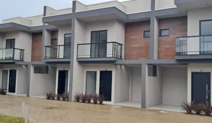 Lindo Sobrado em Condomínio com 3 quartos, 1 suíte no Pinheirinho