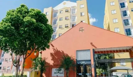APARTAMENTO EDIFÍCIO VILLA DAS PRAÇAS  2 Dormitórios, Banheiro social, Sala de estar e jantar, Sacada, Área de serviço, Cozinha, Vaga de garagem.  Aceita financiamento e estuda permuta !  A cidade Ind