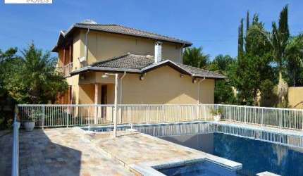CHÁCARA VALE DAS LARANJEIRAS  Casa principal: 4 suítes e mais 3 suítes no anexo, móveis planejados nos quartos, banheiro, e na cozinha, adega, lareira e capela.  Casa caseiro: 2 dormitórios, 1 banheir