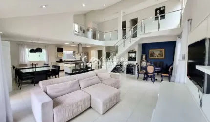 CASA A VENDA, SOBRADO ALTO PADRÃO 4 DORMITÓRIOS, 2 SUÍTES, LAREIRA, PISCINA, 8 VAGAS, AMPLO ESPAÇO GOURMET. TODO REFORMADO. BOLSÃO DE INTERLAGOS.