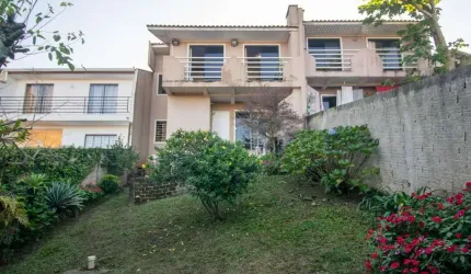 Casa com 3 quartos à venda na Joao Claudino Magaton, 31, Itaqui, Campo Largo por R$ 330.000