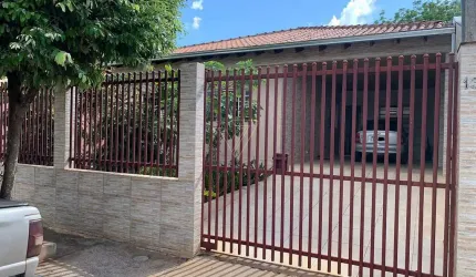 Casa a venda, espaçosa e com um belo jardim e edicula! Jardim Santiago - Londrina