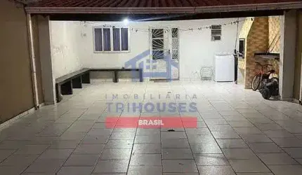 Linda Casa à venda no Bairro Uberaba, com 2 dormitórios, churrasqueira e garagem para 4 carros por