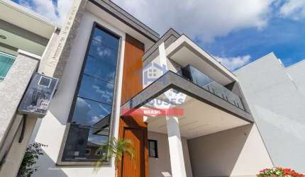 Sobrado Triplex alto padrão em condominio fechado com 4 dormitórios e 2 suítes à venda, no bairro U