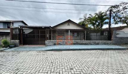 CASA no ESPINHEIROS com 3 quartos para LOCAÇÃO, 143 m²