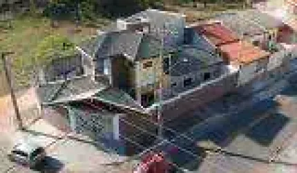 Casa com 3 dormitórios,  moderna no jardim Santa Júlia