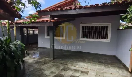 CASA A VENDA DE 3 DORMITÓRIOS NO CENTRO DE CARAGUATATUBA - SP