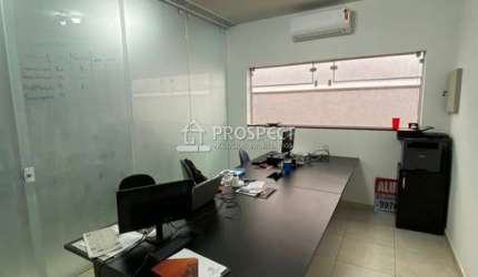 Casa Comercial no Jardim Irajá | 7 salas | 2 vagas