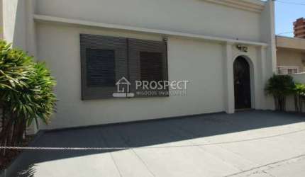 Casa Comercial na Rua Garibaldi | 7 salas | 4 vagas
