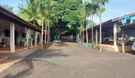 Chácara Residencial de Alto Padrão em Rua Tranquila