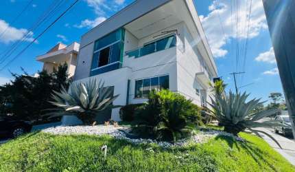 VENDE-SE CASA TRIPLEX NO RESIDENCIAL PASSAREDO