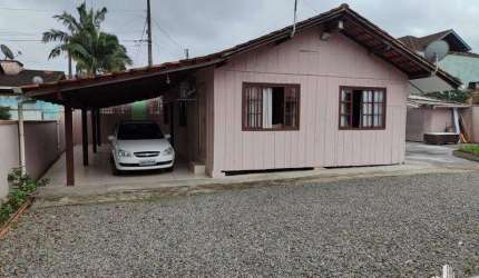 Casa para Venda em Joinville, Iririú, 3 dormitórios, 1 banheiro, 3 vagas