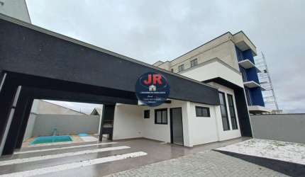 Casa térrea nova com piscina, 3 quartos sendo um deles com suíte e 5 vagas