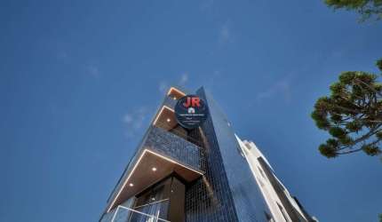 Residencial barcelona Hauer, 2  quartos  sendo 1 suíte  a  venda prédio com elevador