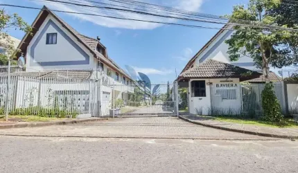 Casa em condomínio fechado com 4 quartos à venda na Rua José Francisco Dalledone, 237, São Lourenço, Curitiba por R$ 990.000