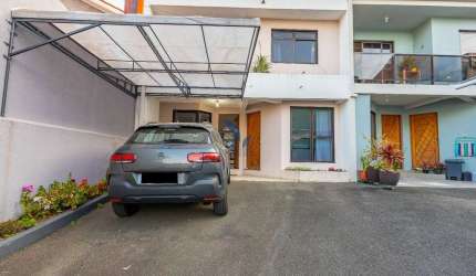 Casa em condomínio fechado com 3 quartos à venda na Rua Lourenço Volpi, 791, Santa Cândida, Curitiba por R$ 430.000