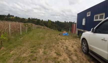 CHÁCARA 20.000 M², ESCRITURADA E REGISTRADA, COM CASA NOVA  ESTILO CONTAINER, ESCRITURA E REGISTRO, A 4 KM DE ARAUCÁRIA, 500 MT DO ASFALTO