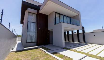 Maravilhosa Casa Alto Padrão com Piscina no Neoville