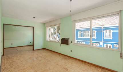 Apartamento de 4 quartos,suíte e vaga prox ao Moinhos de Vento com pátio amplo oportundade 499 mil!!