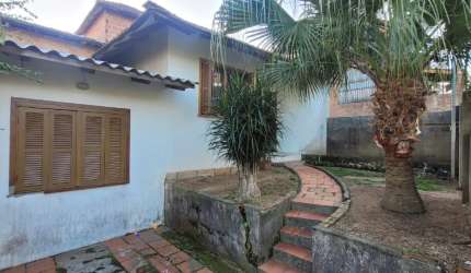 Casa com 2 Quartos, pátio na frente e atrás, churrasqueira e vaga na Zona Leste por 179 mil !!!  NÃO ACEITA FINANCIAMENTO