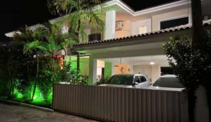 Casa em condomínio fechado com 4 quartos à venda na Rua Jovina Machado dos Santos, Buraquinho, Lauro de Freitas, 325 m2 por R$ 1.400.000
