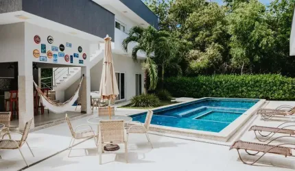 Casa em condomínio fechado com 8 quartos à venda na Rodovia BA-099 - Estrada do Côco, Monte Gordo, Camaçari, 467 m2 por R$ 2.499.000