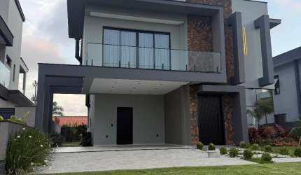 Casa alto padrão em condomínio fechado  no Rio Vermelho