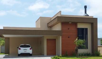 Casa térrea em condomínio fechado