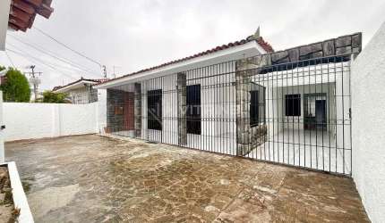 &amp;#127969; Casa de 308m², 4 Qtos (2 Suítes) + DCE p/ Locação no Bairro dos Estados!&amp;#10024;
