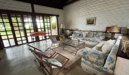 CASA EM CONDOMÍNIO COM 5 SUÍTES,SALA DE ESTAR E JANTAR,SALA DE TV,30 METROS DA ORLA,2 VAGAS DE GARAGEM
