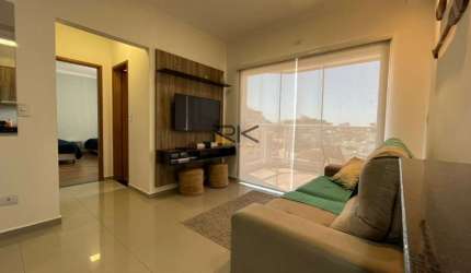 APARTAMENTO NO CENTRO COM 2 DORMITÓRIOS SENDO 1 SUÍTE, 1 BANHEIRO SOCIAL, VARANGA GOURMET COM CHURRASQUEIRA, 2 VAGAS DE GARAGEM