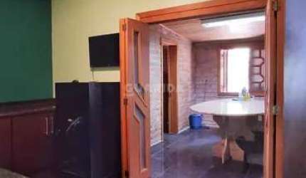 Casa para aluguel com 2 dormitórios para alugar no bairro Jardim Itu Sabára.