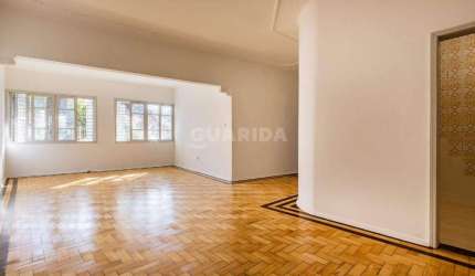 Apartamento de 3 dormitórios no bairro Petrópolis.