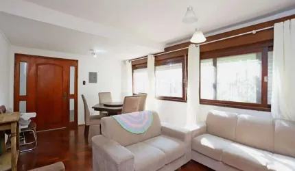 Casa com piscina, ampla e muito bem localizada no bairro partenon para alugar!