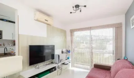 Apartamento mobiliado com 2 dormitórios, sendo 1 suíte, para alugar no bairro Cristal