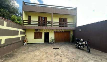 Casa residencial com 4 dormitórios no bairro Cristo Redentor.