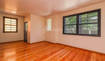 Casa Residencial com 6 dormitórios, no bairro Petrópolis