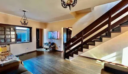 Casa Residencial com 7 dormitórios, sendo 1 suíte, no bairro Cristo Redentor