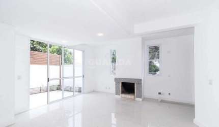 Casa em Condomínio com 3 dormitórios suítes, e 1 vaga de garagem, no bairro Ipanema