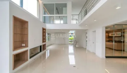 Excelente casa em condomínio com 3 dormitórios suítes e 4 vagas de garagem no condomínio Alphaville